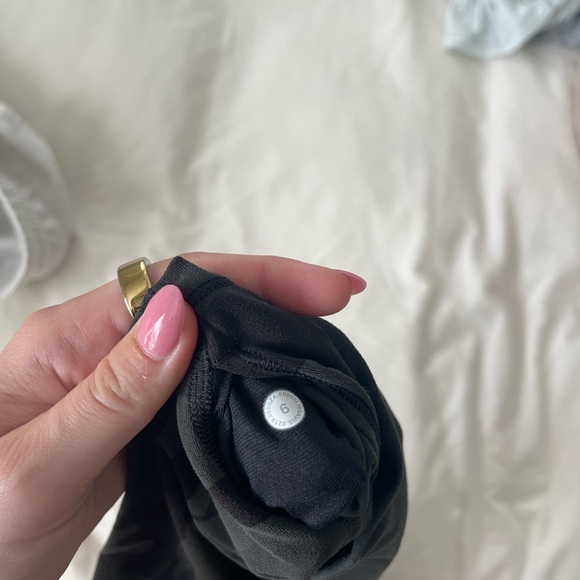 Lululemon black camo leggings - Picture 5 of 5